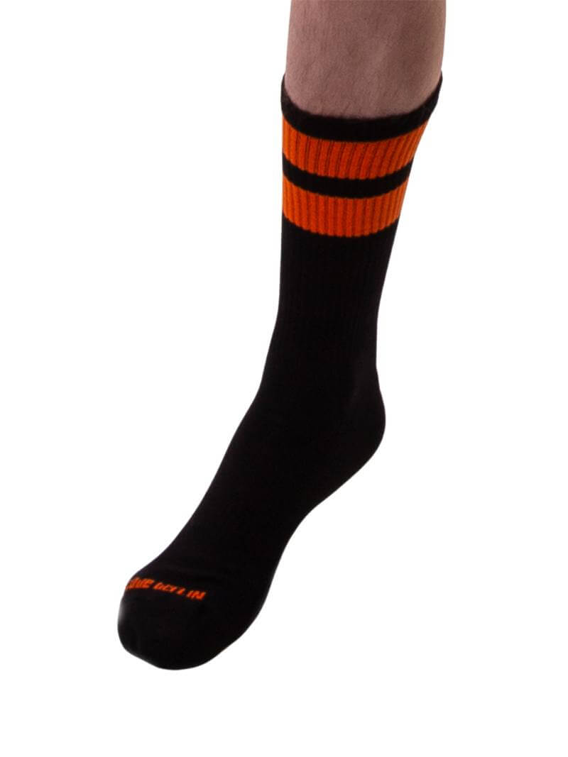 A pair of black gym crew socks with pink stripes, featuring the Barcode Berlin brand logo on the ankle area.