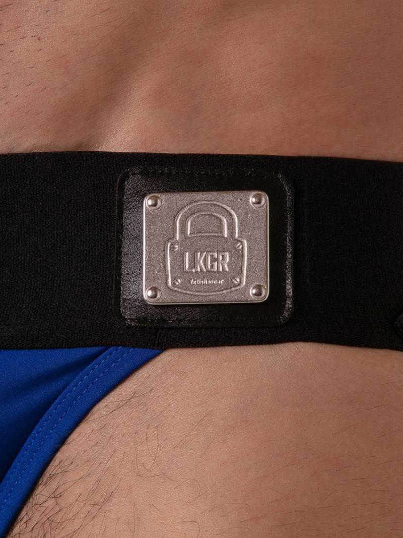 Black belt with a silver plaque labeled 'LKGR' on a person's waist.